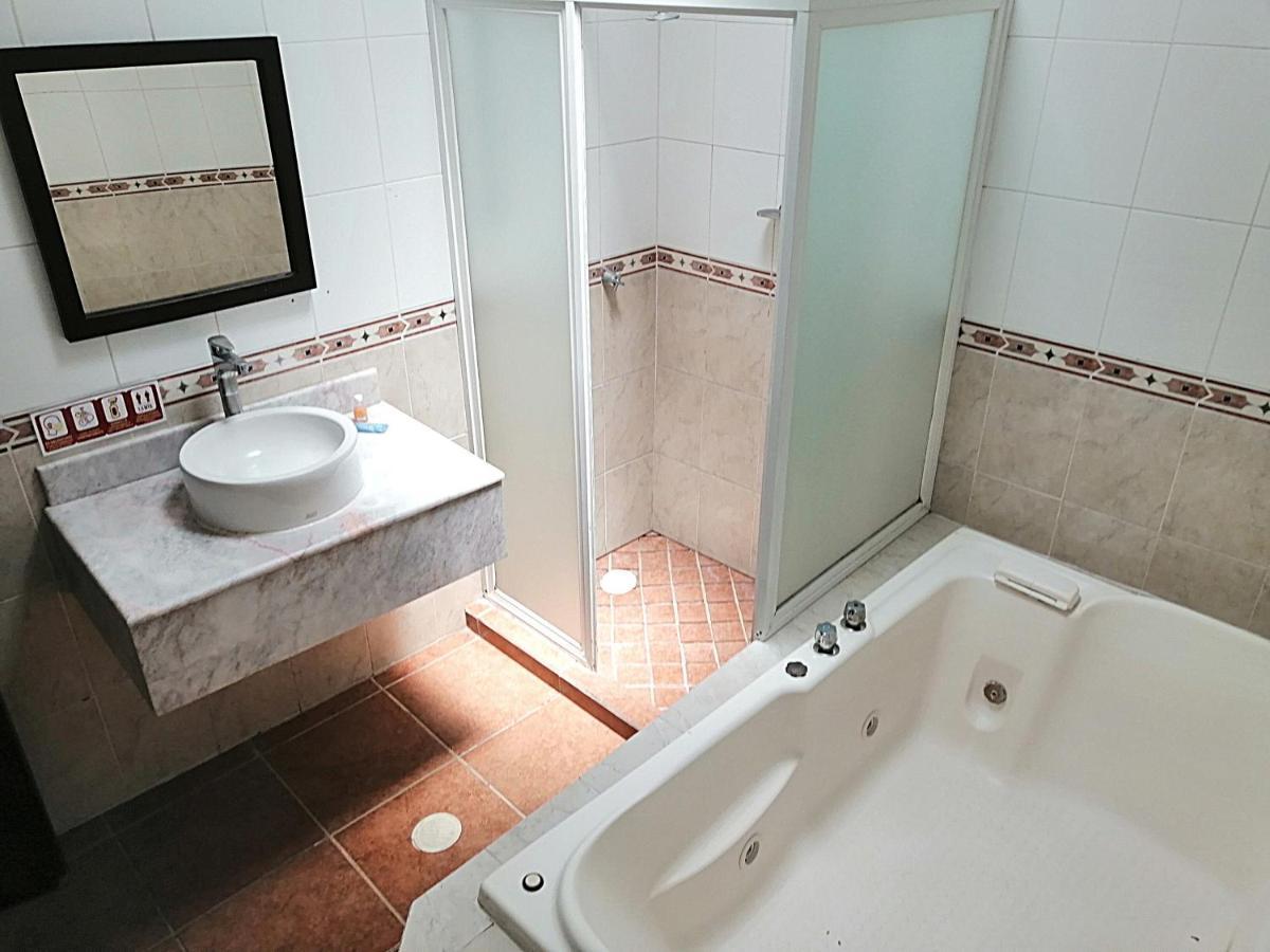 Hotel Aquiles Guadalajara Buitenkant foto